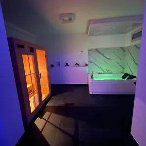 https://broken-column.palermohotels.org
